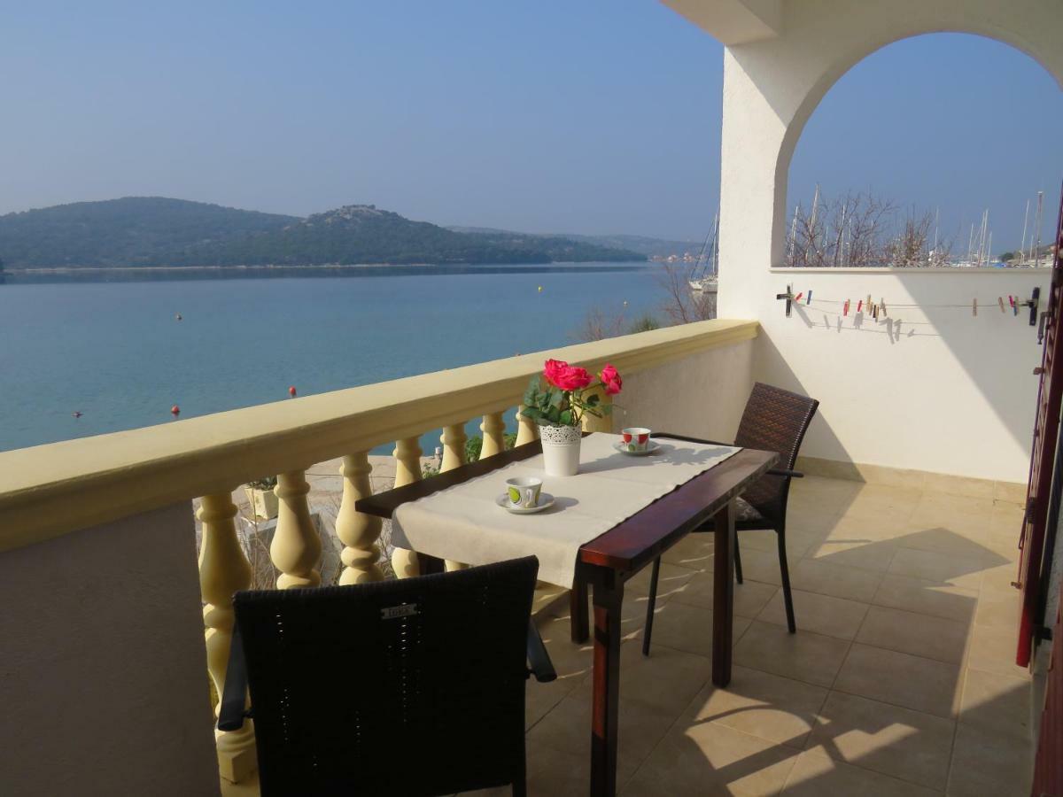 Apartmani Prova Tisno Exterior foto